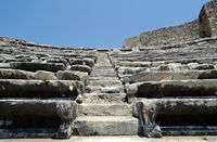Le site archéologique de Milet en Anatolie. L'escalier central du théâtre antique. Cliquer pour agrandir l'image dans Adobe Stock (nouvel onglet).