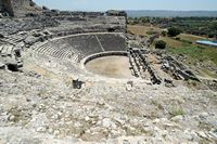 Le site archéologique de Milet en Anatolie. Le théâtre antique. Cliquer pour agrandir l'image dans Adobe Stock (nouvel onglet).