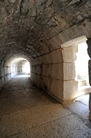 Le site archéologique de Milet en Anatolie. Le vomitorium du théâtre antique. Cliquer pour agrandir l'image dans Adobe Stock (nouvel onglet).