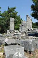 Le site archéologique de Priène en Anatolie. Le temple d'Athéna Polias. Cliquer pour agrandir l'image dans Adobe Stock (nouvel onglet).