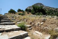 Le site archéologique de Priène en Anatolie. Le mont Mycale en arrière-plan de la cité. Cliquer pour agrandir l'image dans Adobe Stock (nouvel onglet).