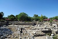 Le mausolée du roi Mausole à Halicarnasse (Bodrum) en Anatolie. Les ruines de l'enceinte du mausolée. Cliquer pour agrandir l'image dans Adobe Stock (nouvel onglet).