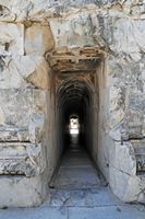 Le site de Didymes en Anatolie. Le corridor de l'adyton. Cliquer pour agrandir l'image.