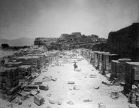 Le site archéologique de Milet en Anatolie. Fouilles des bains de Faustine (ambulacrum) en 1910. Cliquer pour agrandir l'image.