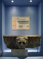 Le site archéologique de Priène en Anatolie. Fragment d'architrave du temple d'Athéna exposé au musée de Milet. Cliquer pour agrandir l'image.