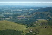Le Puy de Lemptégy en Auvergne. Vu depuis le sommet du Puy de Dôme. Cliquer pour agrandir l'image.