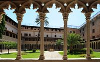 Il monastero francescano di Palma di Maiorca - giardino del monastero. Clicca per ingrandire l'immagine in Adobe Stock (nuova unghia).