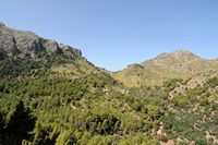Het dorp Sa Calobra in Majorca - De weg van Sa Calobra. Klikken om het beeld te vergroten in Adobe Stock (nieuwe tab).
