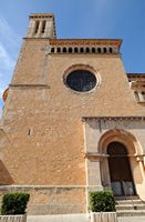 Het dorp Calonge in Majorca - De kerk van Sint-Michael. Klikken om het beeld te vergroten in Adobe Stock (nieuwe tab).