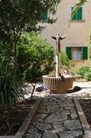Das Heiligtum von Cura de Randa Mallorca - Statue des Hl. Franziskus von Assisi. Klicken, um das Bild in Adobe Stock zu vergrößern (neue Nagelritze).