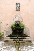 Die Gärten von Alfàbia in Mallorca - Fountain Gardens Alfàbia. Klicken, um das Bild in Adobe Stock zu vergrößern (neue Nagelritze).