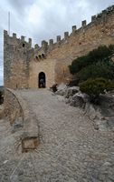 O castelo de Capdepera em Maiorca - A entrada principal do castelo. Clicar para ampliar a imagem em Adobe Stock (novo guia).