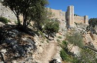Het kasteel van Santueri in Felanitx in Majorca - muraille van het kasteel. Klikken om het beeld te vergroten in Adobe Stock (nieuwe tab).