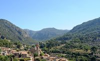 La ciudad de Valldemossa en Mallorca - Valldemossa. Haga clic para ampliar la imagen en Adobe Stock (nueva pestaña).
