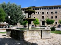 Het klooster van Lluc in Majorca - Fontein van de 15e eeuw. Klikken om het beeld te vergroten.