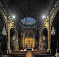 Navata centrale della basilica di Lluc. Clicca per ingrandire l'immagine.