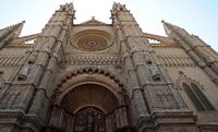 Cattedrale di Palma di Maiorca - Facciata principale della Cattedrale. Clicca per ingrandire l'immagine.