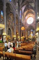 A catedral de Palma de Maiorca - Nave central. Clicar para ampliar a imagem.
