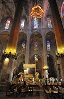 Kathedrale von Palma de Mallorca - Mittelschiff. Klicken, um das Bild zu vergrößern.