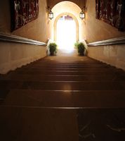Het paleis van de Almudaina van Palma de Mallorca - Koninklijke trap. Klikken om het beeld te vergroten.