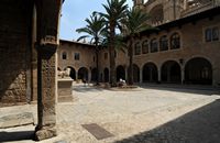 Almudaina Palast in Palma de Mallorca - Place d'Armes. Klicken, um das Bild zu vergrößern.