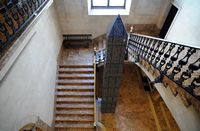 El palacio de marzo en Palma de Mallorca - La escalera interior del palacio. Haga clic para ampliar la imagen.