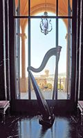 Het paleis maart in Palma de Mallorca - Harp in de muziekkamer van het paleis. Klikken om het beeld te vergroten.