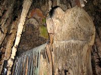 As grutas de Artà em Maiorca - A formação Baldaquin (autor Olaf Tausch). Clicar para ampliar a imagem.