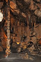 Les Grottes d'Artà à Majorque. La salle de la Reine des Colonnes. Cliquer pour agrandir l'image.