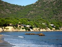 A aldeia de Costa dels Pins em Maiorca - Casas de campo entre os pinhos (autor Olaf Tausch). Clicar para ampliar a imagem.