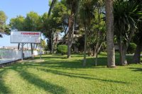 Le village de Platja de Muro à Majorque. Jardin de l'hôtel Rei del Mediterrani. Cliquer pour agrandir l'image.