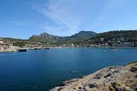 Het dorp Port de Sóller in Majorca - Baai van Sóller. Klikken om het beeld te vergroten.