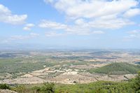 Le sanctuaire de Cura de Randa à Majorque. La vue sur le nord de la Pla de Mallorca depuis la terrasse du nord-est. Cliquer pour agrandir l'image.
