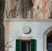 Le sanctuaire de Gràcia de Randa à Majorque. Le cadran solaire de l'hostellerie (auteur Frank Vincentz). Cliquer pour agrandir l'image.
