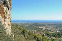 O castelo de Santueri de Felanitx em Maiorca - Vista sobre Portocolom. Clicar para ampliar a imagem.
