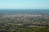 La ville de Llucmajor à Majorque. Vue depuis l'ermitage de Sant Honorat de Randa. Cliquer pour agrandir l'image.