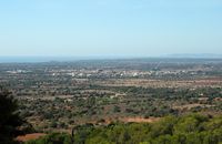 La ciudad de Santanyi en Mallorca - Santanyi vista desde el Santuario de Nuestra Señora de la Consolación. Haga clic para ampliar la imagen.