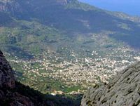 La ciudad de Sóller en Mallorca - Vista a la ciudad desde la montaña de Sóller. Haga clic para ampliar la imagen.