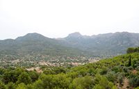 La ciudad de Sóller en Mallorca - Soller vista desde el tren. Haga clic para ampliar la imagen.