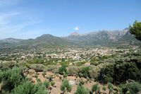 Die Stadt Sóller auf Mallorca - Blick aus dem Zug. Klicken, um das Bild zu vergrößern.