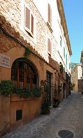 The town of Valldemossa in Mallorca - Carrer its Carnisseria. Click to enlarge the image.