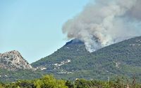 El pueblo de Randa en Mallorca - Wildfire al Puig de Randa (autor Bielv). Haga clic para ampliar la imagen en Flickr (nueva pestaña).