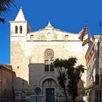 La ciudad de Manacor en Mallorca - La iglesia de San Vicente Ferrer (autor Juanito). Haga clic para ampliar la imagen en Panoramio (nueva pestaña).