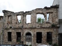 La ville de Mostar en Herzégovine. Immeuble en ruine. Cliquer pour agrandir l'image.