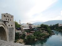 La ville de Mostar en Herzégovine. Tour Halebinovka. Cliquer pour agrandir l'image.