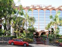 O hotel Puerto Palace em Puerto de la Cruz em Tenerife.  Clicar para ampliar a imagem em Adobe Stock (novo guia).