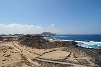 L'île de Los Lobos à Fuerteventura. L'îlot vu du phare de Martiño. Cliquer pour agrandir l'image dans Adobe Stock (nouvel onglet).