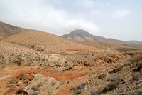 A aldeia de Cardón em Fuerteventura. A Montanha da Tablada. Clicar para ampliar a imagem em Adobe Stock (novo guia).