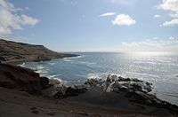 A aldeia de El Golfo em Lanzarote. A costa selvagem em El Golfo. Clicar para ampliar a imagem em Adobe Stock (novo guia).