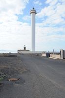 Le village de Playa Blanca à Lanzarote. La phare de Pechiguera. Cliquer pour agrandir l'image dans Adobe Stock (nouvel onglet).